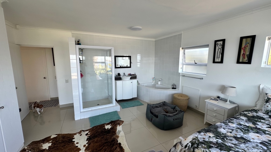 5 Bedroom Property for Sale in Dana Bay Western Cape